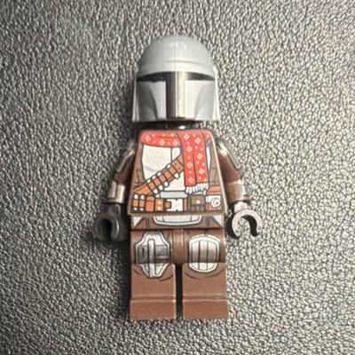 LEGO Star Wars Mandalorian Minifigure Holiday Scarf Plastic Character Figure