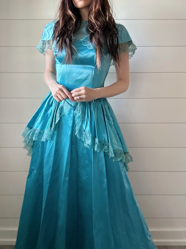 Vintage 1940s Satin Taffeta Blue Ballgown With Lace Accents Formal Dress Prom - Image 2 of 4