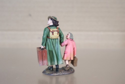 KING & COUNTRY FOB067 FIELDS of BATTLE WWII BLITZ REFUGEE MOTHER & DAUGHTER om - Picture 6 of 11
