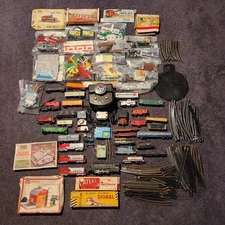 Vintage Train Lot – Mixed Brands Engines Cars Tracks Buildings Power Units *READ