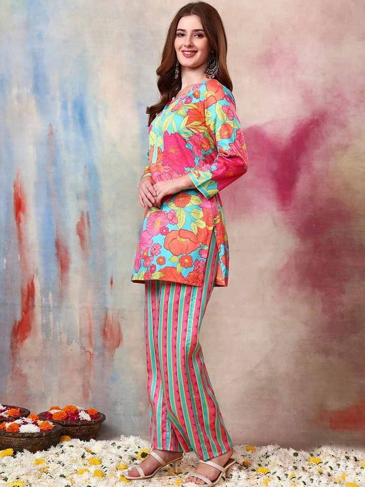 Conjunto de Kurta con pantalón estampado floral satinado algodón premium para mujer india Foto 4 de 4