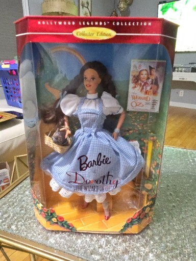 Barbie Dorothy In The Wizard Of Oz Barbie Doll, Toto, Brush  Mattel, 1994 SW#406
