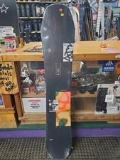 2025 Ride Moderator Men's Snowboard Size 157cm