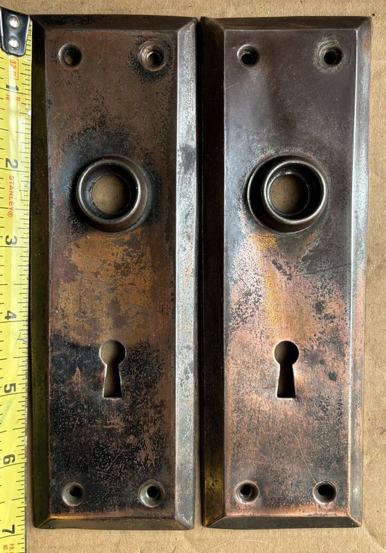 VINTAGE (2) PAIR ART DECO STYLE FANCY DOOR KNOB BACK PLATES Japanned