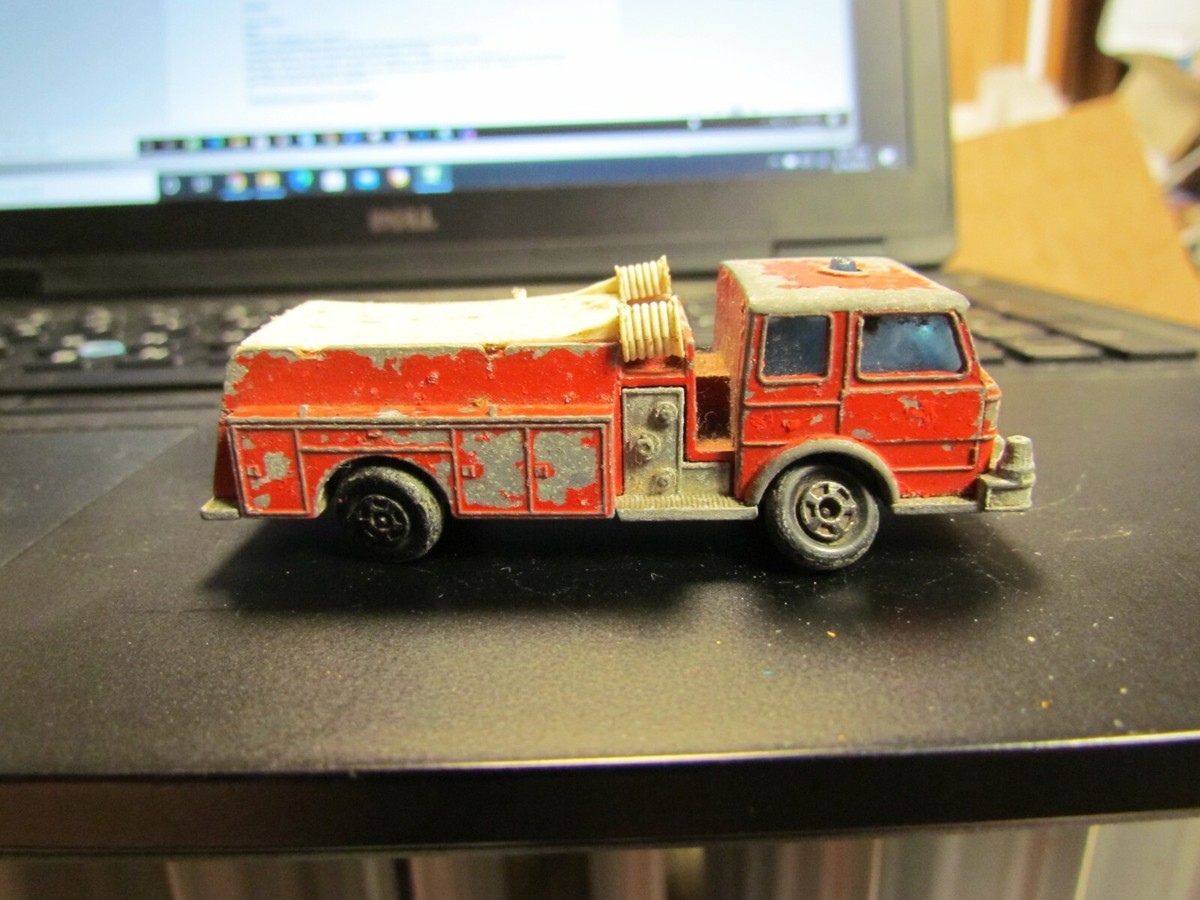 マッチボックス No.29 FIRE PUMPER TRUCK レズニー s-l400.jpg