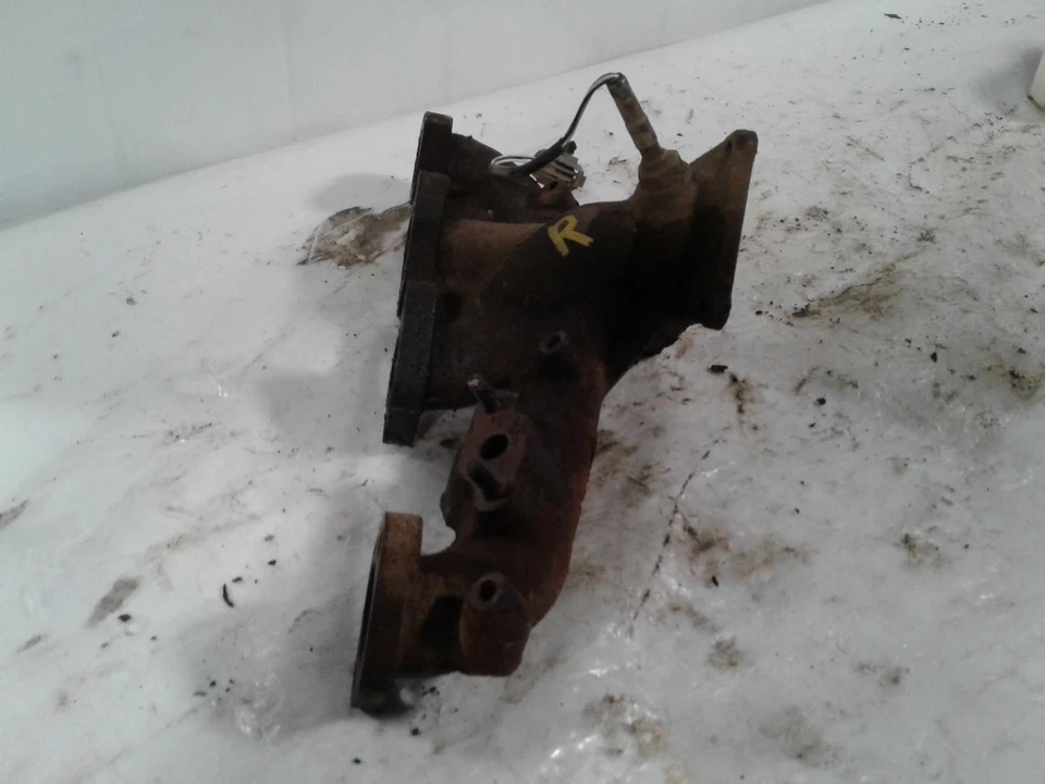 Colector de escape trasero derecho usado se adapta a: 1996 Plymouth Voyager 6-181 3,0 L R. trasero Foto 3 de 4