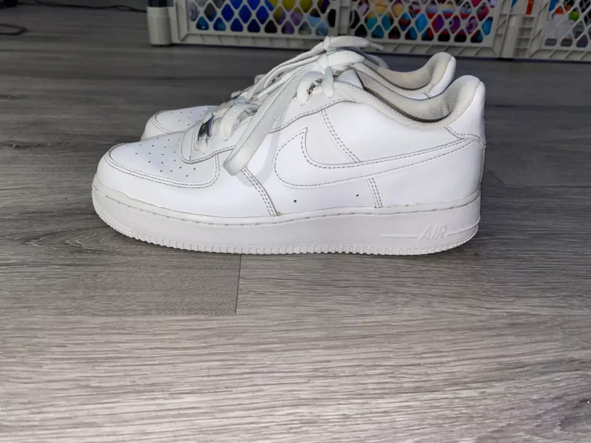 Nike Air Force 1 Older Kids' Shoes Size 7Y (White)