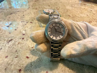 Watch GUESS Women's Quartz Analog  Silver Dial 36-39mm Steel Bracelet