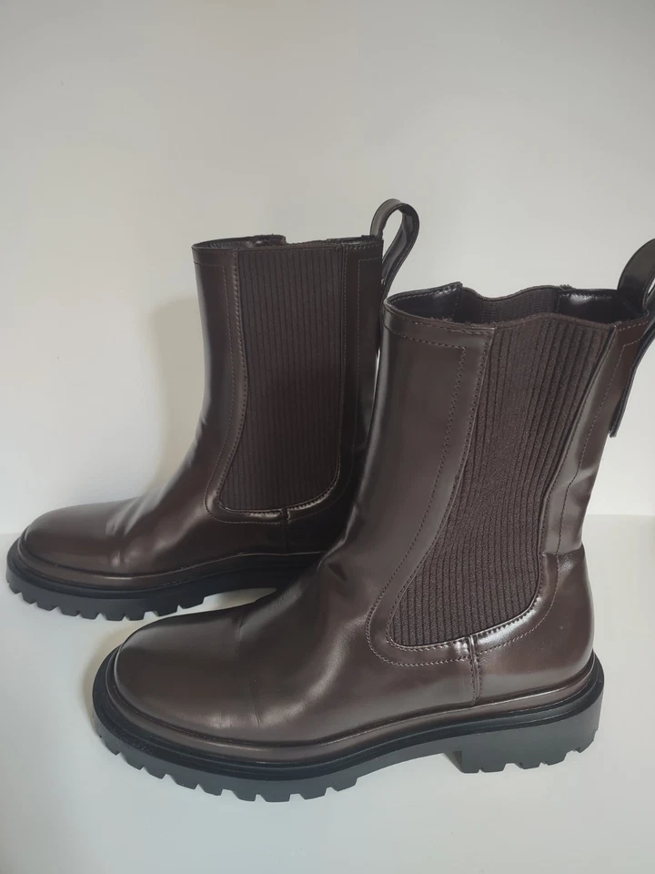 ZARA Flat Ankle Boots W/Track Soles. Brown. EUR 39. - Image 3 of 4