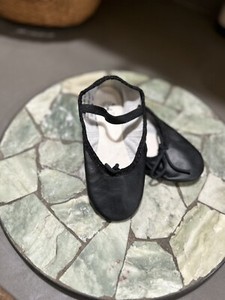 Capezio 230C Full Sole Leather Black Ballet Shoes Size Child 11.5M New