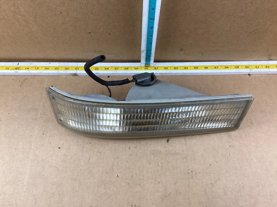 1995-2005 Chevrolet Astro Right Passenger Side Corner/Park Turn Signal Light - Image 2 of 4