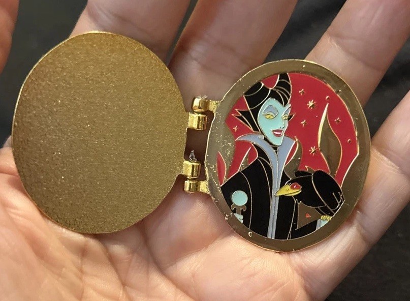 Loungefly Disney Villains Locket Portrait Blind Box Pin Maleficent New Opens