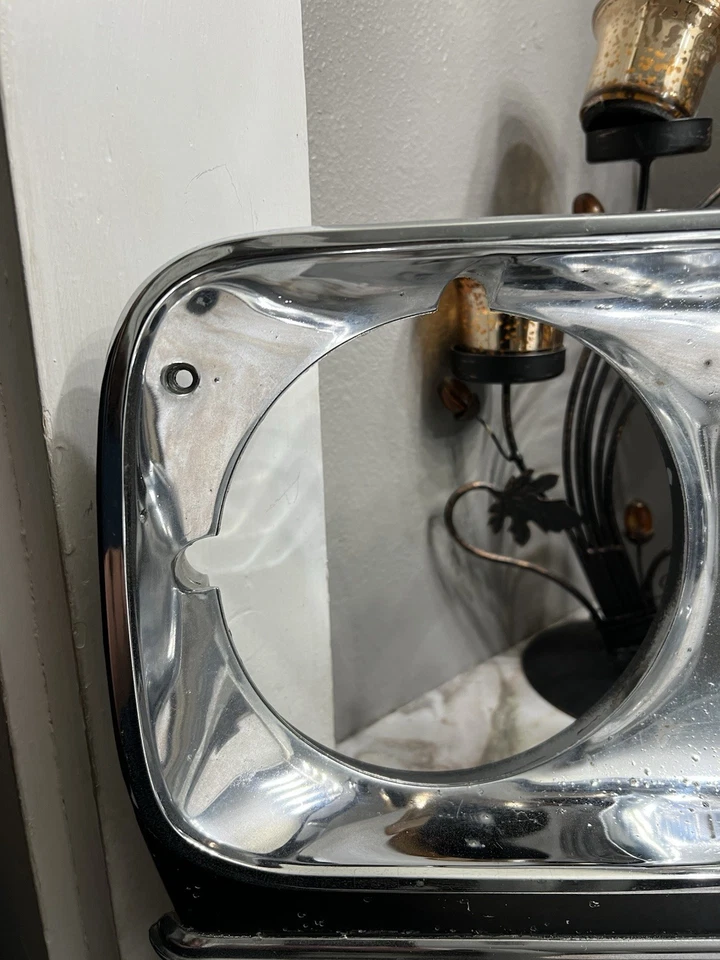 Buick Centurion Lesabre Electra 1973 bisel de faro lado derecho/pasajero Foto 3 de 4