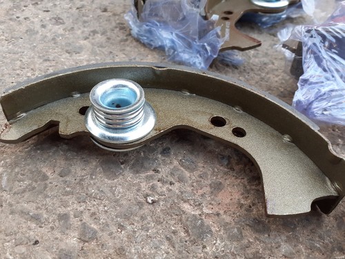 Seat600 Brake Shoes Set - Picture 4 of 6