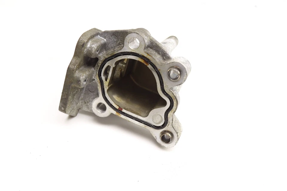 15-19 LAND ROVER DISCOVERY SPORT 2.0L - HPFP / Carcasa BOMBA DE COMBUSTIBLE ALTA PRESIÓN Foto 3 de 4