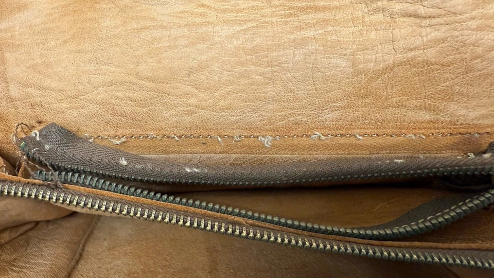 BOLSO DE MANO DE CUERO MARRÓN VINTAGE HECHO A MANO Diseño Floral en Relieve/Latón HW Foto 4 de 4