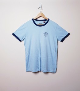 camiseta levis azul claro