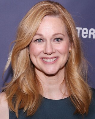 LAURA LINNEY 8x10 PHOTO *