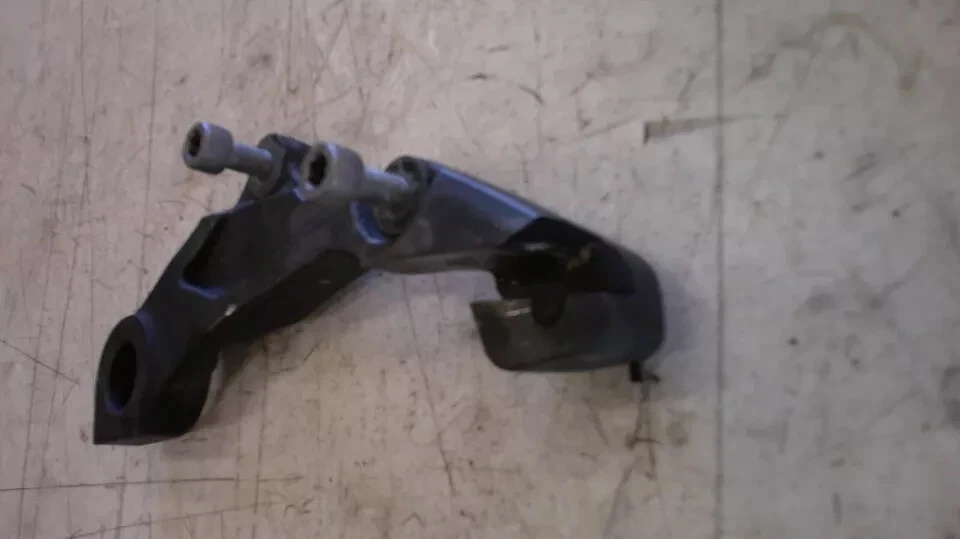 2009-2017 Harley Davidson V haste VRSC suporte de pinça de freio traseiro ótimo estado - Imagem 3 de 4