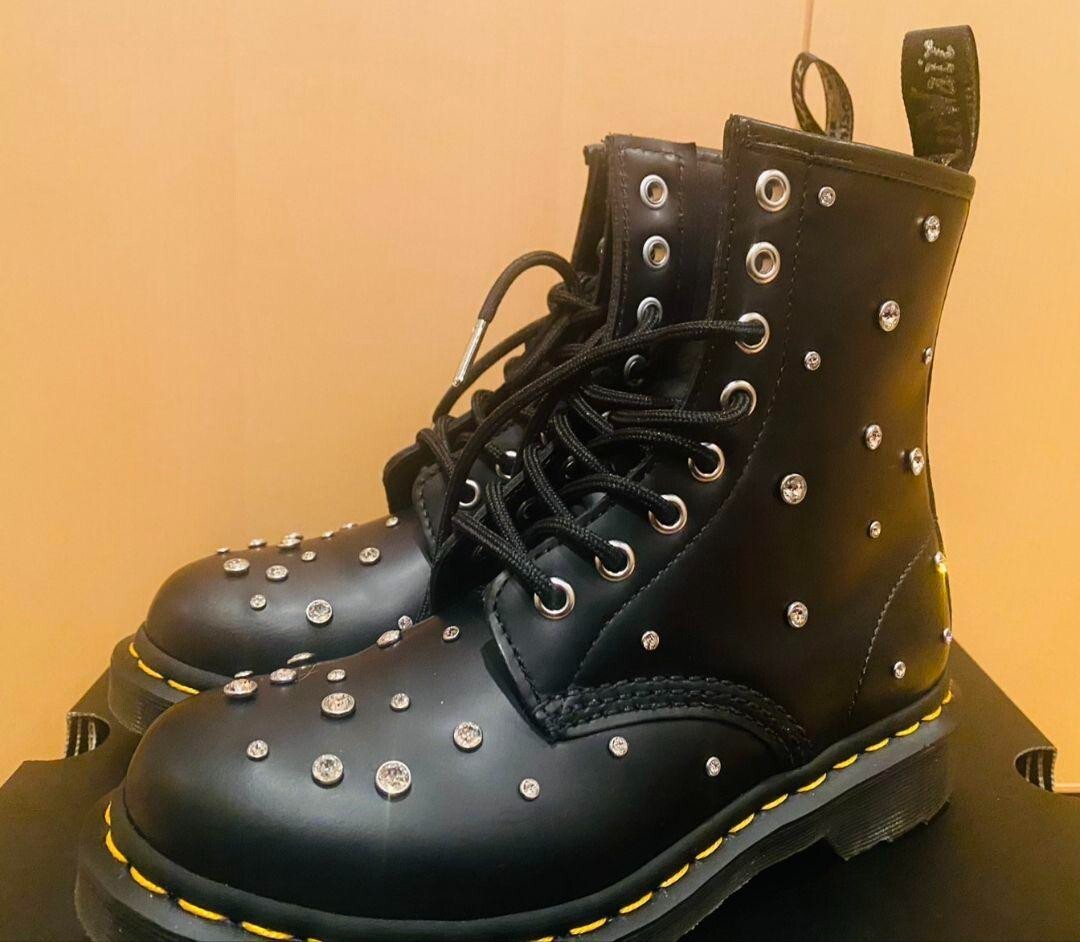 Dr. Martens×スワロフスキー　ブーツ ドクターマーチンとスワロフスキーが新作コラボシューズを発売