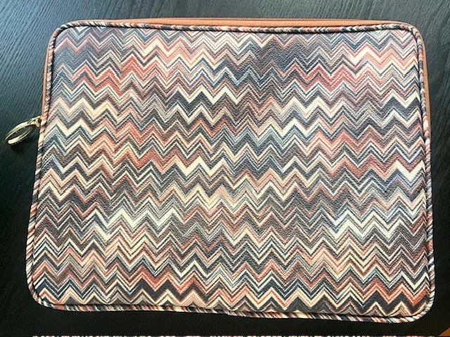 Funda para portátil Missoni x Brics Chevron, nunca usada 14" x 12,5" Foto 2 de 4