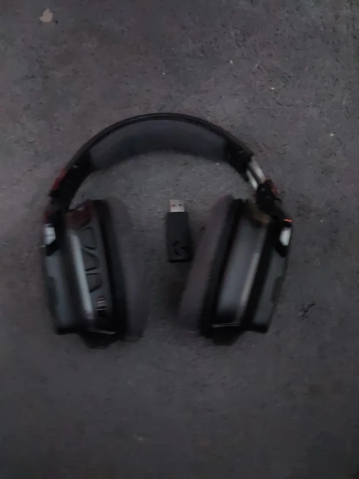 Logitech G935 Wireless Gaming Lightsync RGB Headset, 7.1 Surround Sound, DTS NEW - Image 2 of 3