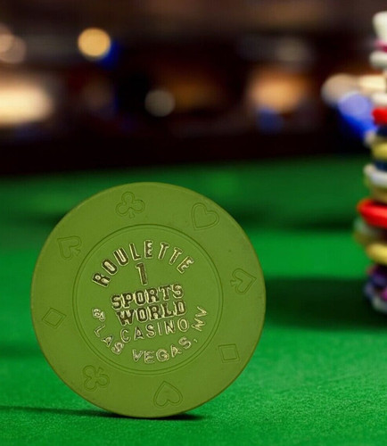 SPORTS WORLD CASINO LAS VEGAS NV ROULETTE 1 GREEN CHIP 8 COLORS 1998
