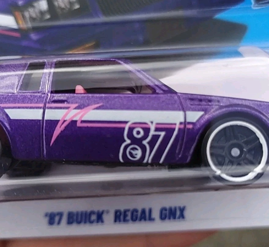 Hot Wheels 2026 Case A Treasure Hunt TH '87 Buick Regal GNX 1:64 - Immagine 4 di 4