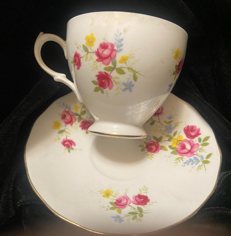 QUEEN ANNE TEA CUP & SAUCER PINK FLOWERS BONE CHINA MADE IN ENGLAND