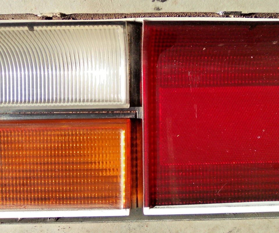 Luz trasera lateral izquierda Plymouth Horizon 1979 LOC-196DG Foto 4 de 4