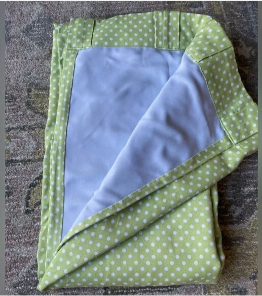 Cortinas de 2 paneles Pottery Barn verde y blanco a lunares como nuevas para habitación de niños pequeños Foto 2 de 4