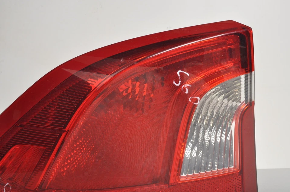 VOLVO S60 II Luz Trasera Izquierda 30796267 - Imagen 2 de 4