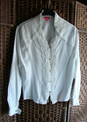 chemisier blanc jennyfer encolure V dentelle taille 40