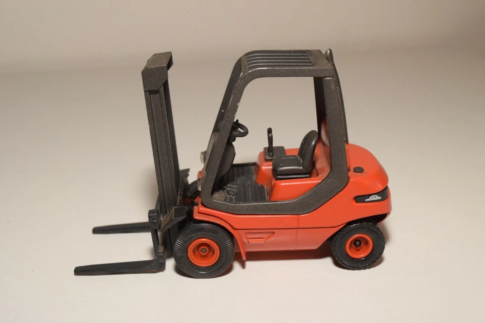 A31 1:25 GAMA 2418 LINDE CARRELLO ELEVATORE ROSSO OTTIME CONDIZIONI - Immagine 2 di 4