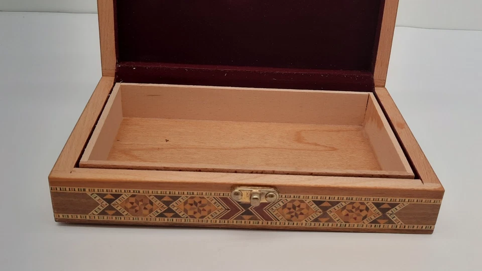Schmuckkästchen aus Holz mit Intarsien / innen Samt + Holzeinlage ca. 24 x 15 cm - Bild 3 von 4