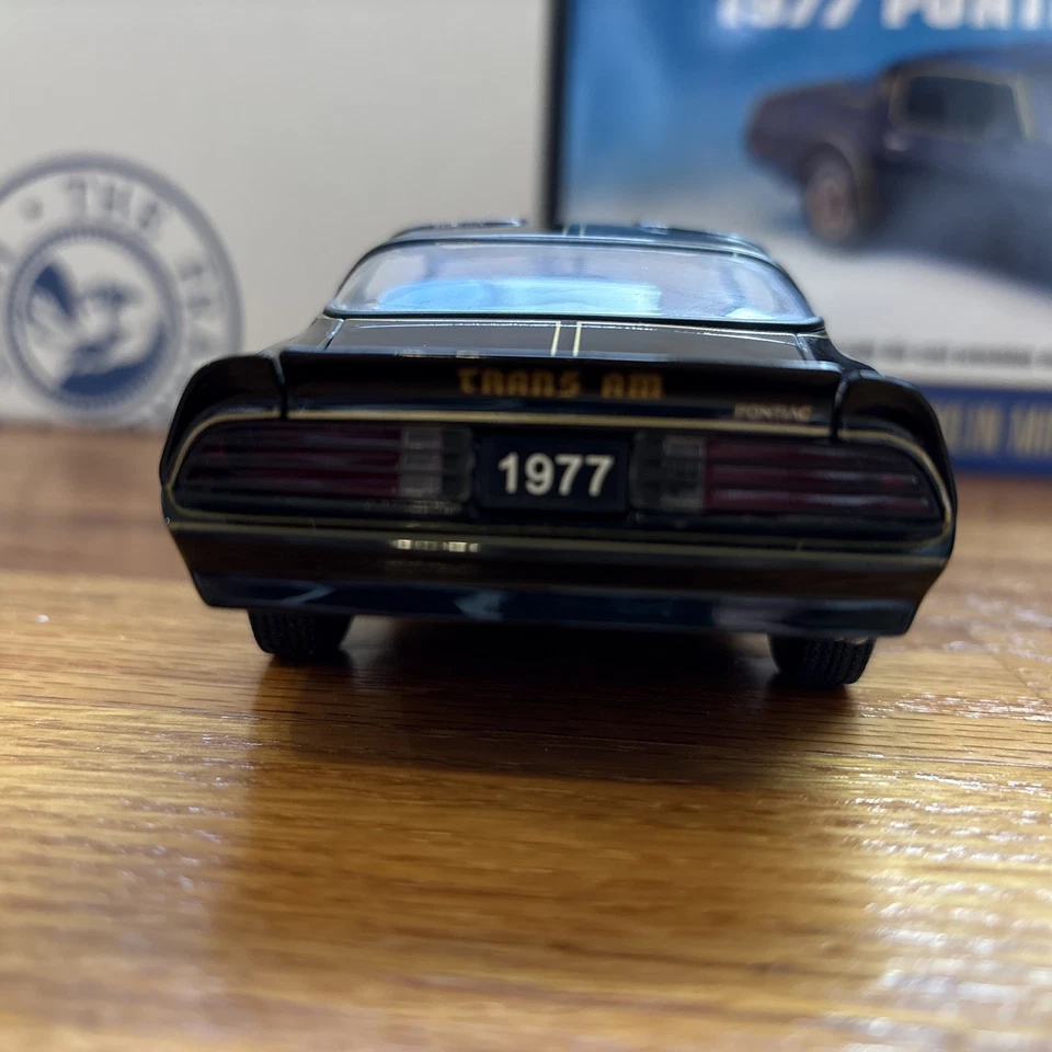 Franklin Mint 1:24 1977 Pontiac Firebird Trans Am - Image 3 of 4