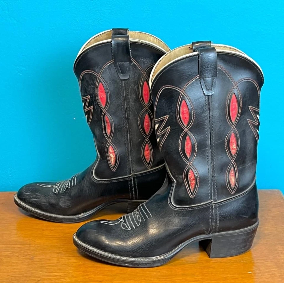 Vtg 70's Women's Cowboy Boots sz 6 D Black w/ Red & White Inlay Faux Leather - Image 4 of 4