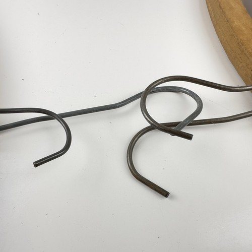 Lot of 3 Wooden Clothing Hangers Florida Philadelphia - Picture 5 of 5