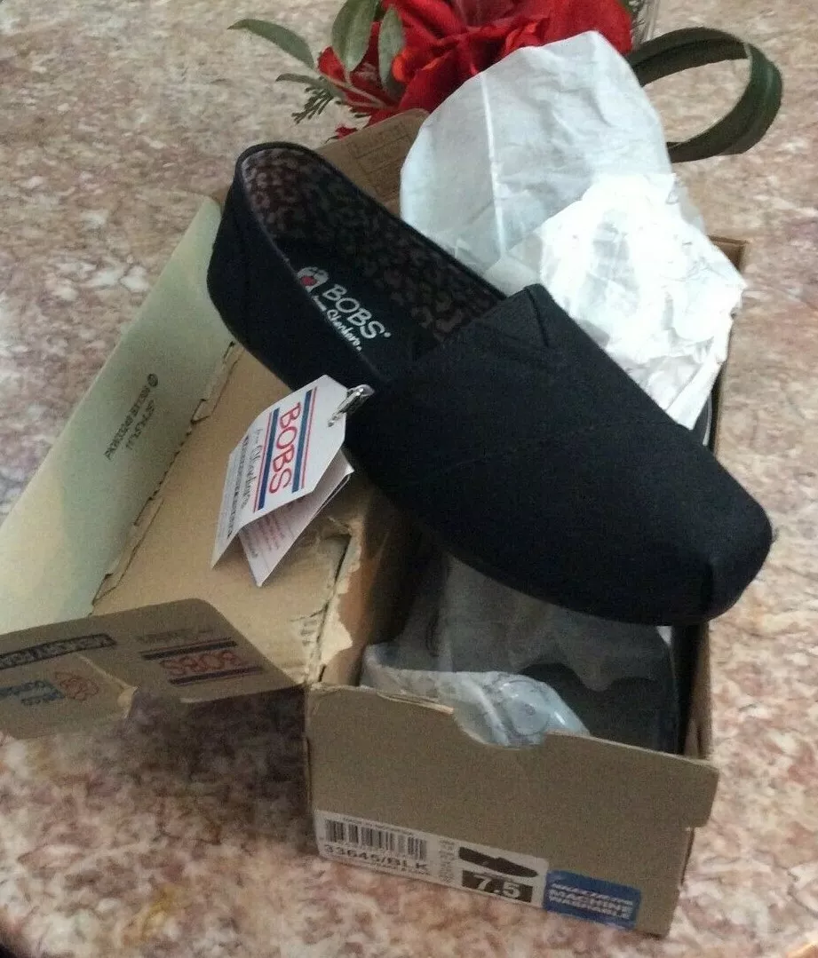 New Bobs from Skechers Plush Black Peace and Love Flats Size 7.5