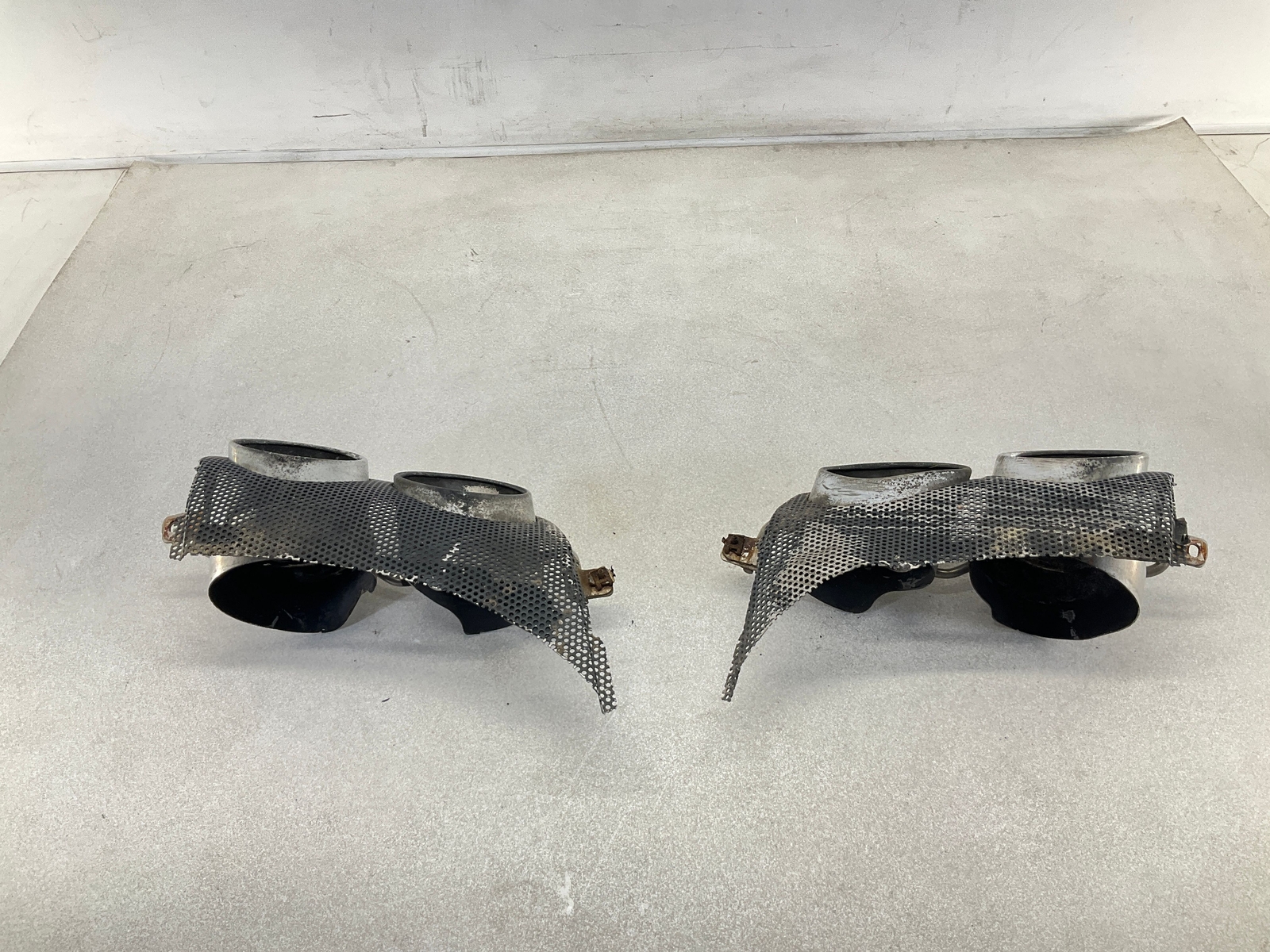 17-20 MASERATI Levante Rear Bumper Left & Right Exhaust Tail Pipe Tip Pair CM