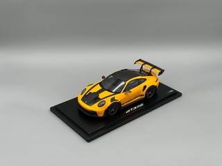 Spark Porsche 911 / 992 GT3 RS giallo / giallo con vetrina / confezione originale 1:18