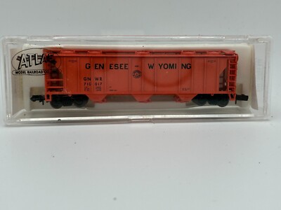 Atlas N 3737 Three Bay Covered Hopper Genesee & Wyoming