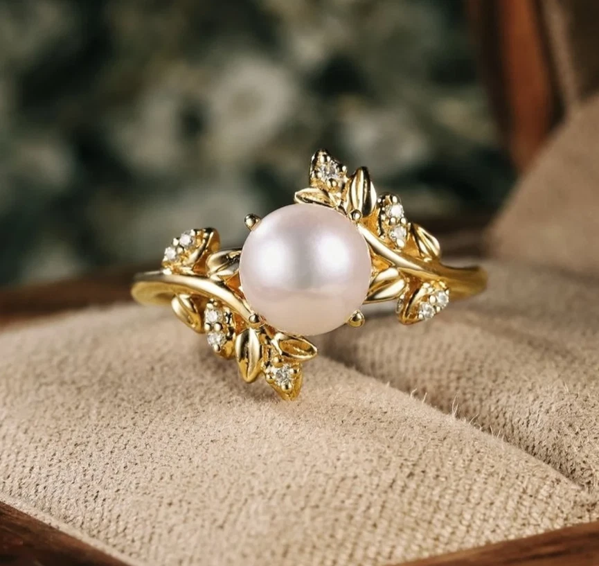 Anillo de compromiso vintage de perlas de agua con racimo de moissanita de oro de 14 quilates Nat Foto 4 de 4