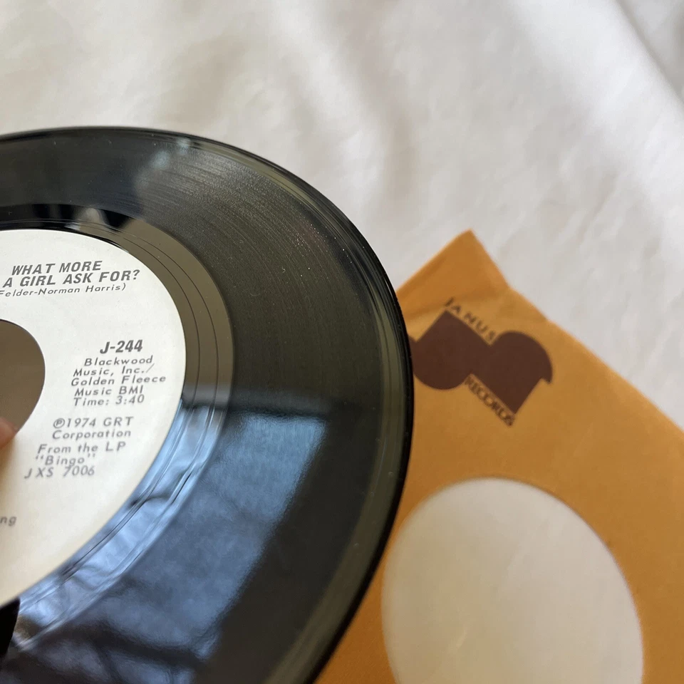 THE WHISPERS - What more can a girl ask for SOUL PROMO 45rpm Janus 1974 Foto 4 de 4