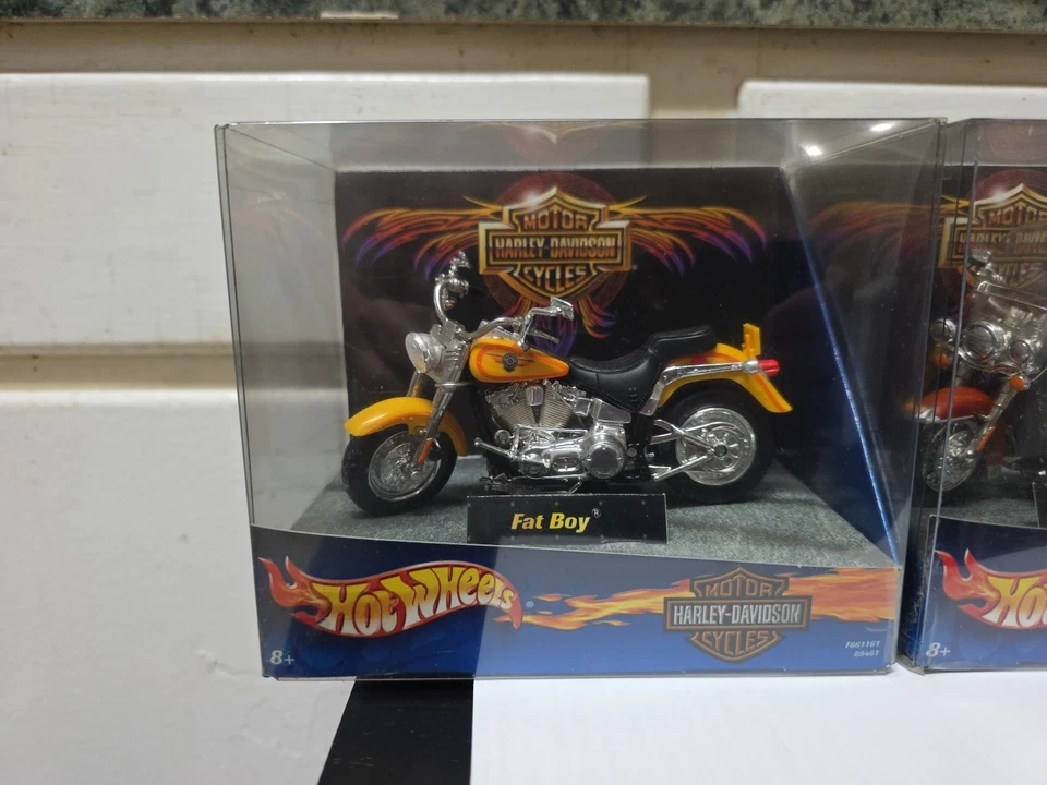 Juego completo Harley Davidson Hot Wheels - Fat Boy, Softail Deuce y Softail Foto 2 de 4