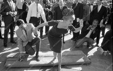 8b03-065 Debbie Reynolds puts hands feet in cement Chinese Theatre 8b03-065 8b03