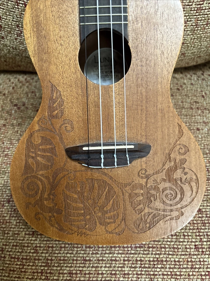 Luna Uke Mo Mah Concert Ukulele Mahogany Etched Lizard/Split Leaf Philo - Image 2 of 4