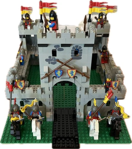 Vintage 1984 LEGO Legoland King’s Castle Lion Knights Set 6080 100% Complete