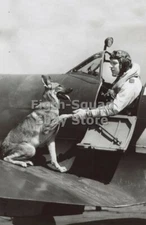 WW2 Picture Photo Fighter pilot before takeoff and his dog 5953