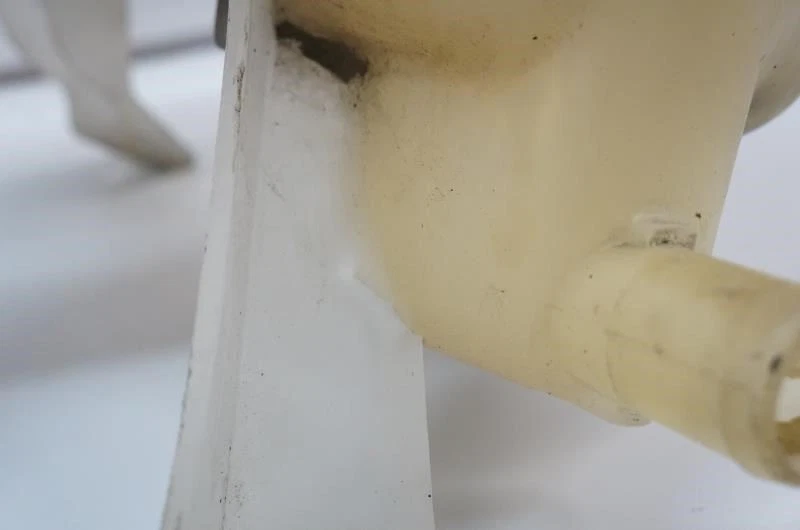 2013 Chevrolet Suburban Radiator Coolant Reservoir Bottle 84368363 OEM *ReaD* - Imagem 4 de 4